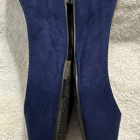 MERONA — Navy Blue Pointed-Toe Suede Flats • 8 1/2 - Picture 3 of 7